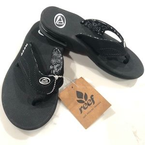 NWT Reef Fanning flip flops sz. 5-5.5